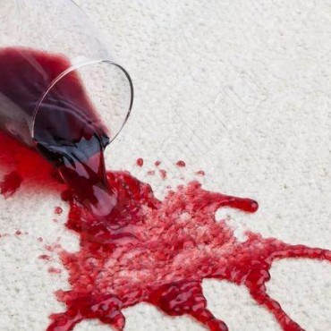 Чем отмыть красное вино с ковра